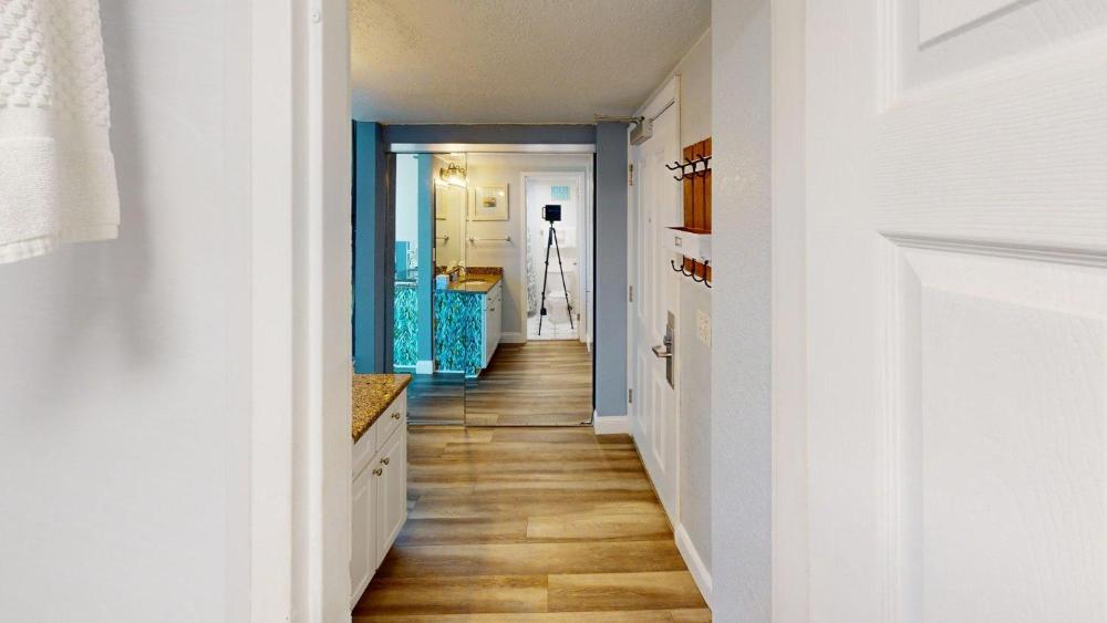 Queen Room with Pool View interior